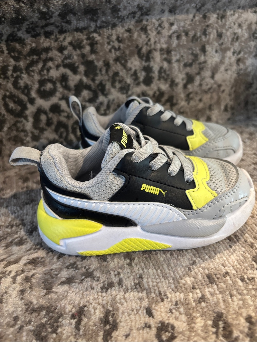 Puma x-ray 2 toddler 6 Light Gray, Black & Yellow Athletic Sneakers